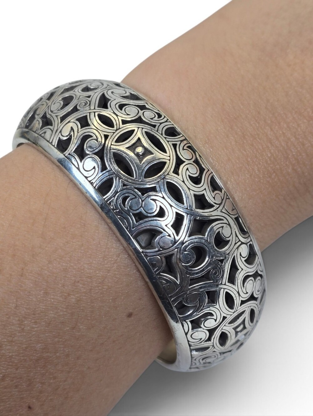 Brighton Wide Silver Tone Openwork Filigree Bangle Bracelet Signed - Picture 8 of 15